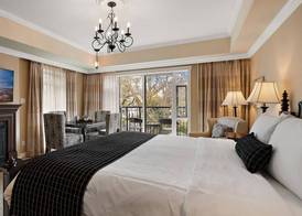 Oak Bay Beach Hotel 4