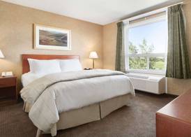 Days Inn & Suites by Wyndham Cochrane 5