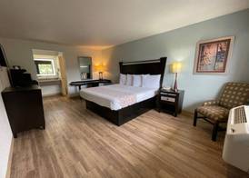 Tricove Inn & Suites 5