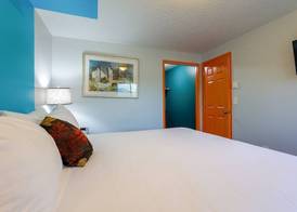 Coast River Inn by OYO Seaside 5