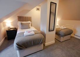 Woodfalls Inn 4
