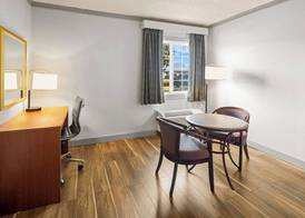 Days Inn by Wyndham Mt. Vernon 4