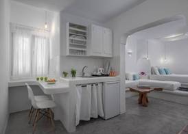 Flaskos Luxury Suites 5