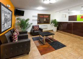 Super 8 by Wyndham Dubuque 2