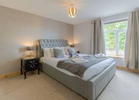 Beach Breeze Cottage - 3 Bed 2