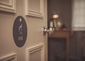 The Greyhound on the Test Hotel 3
