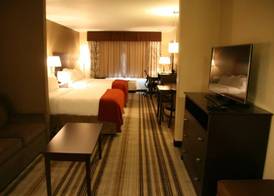 Holiday Inn Express & Suites NEVADA by IHG 2