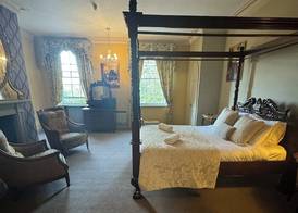 The Rowley Manor Hotel 5