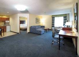 Holiday Inn Express & Suites ST. JOSEPH LAKEFRONT by IHG 3