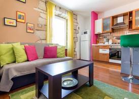 Dante Square Apartment 5