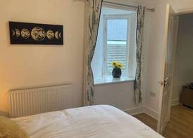 1 Bed and Sofa bed Sleeps 4,pets Ok - Free Parking 2