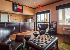 SureStay Hotel by Best Western Floresville 2