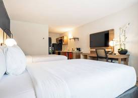 La Quinta by Wyndham Danbury 3