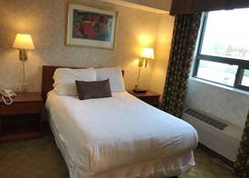 Lexington Inn & Suites-Windsor 5