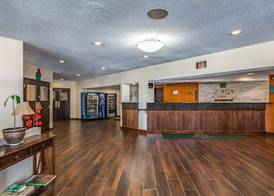 Quality Inn Schenectady - Albany 2