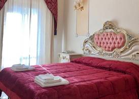 Colosseo Rooms Imperial Rome 5