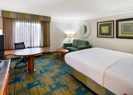 La Quinta by Wyndham Haywood Mall-Near Greenville Downtown 3