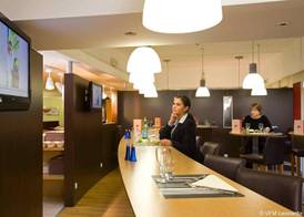 Hotel Mermoz Paris Le Bourget 4