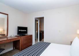 Sandman Hotel & Suites Calgary West 5