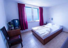 Beach Hotel 4