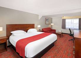 Ramada by Wyndham Bowling Green 4