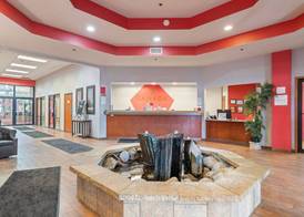 Ramada by Wyndham Sioux Falls Airport - Waterpark Resort & Event Center 2