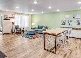 WoodSpring Suites West Des Moines 4