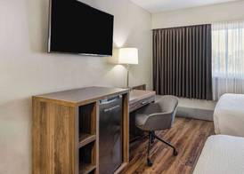 Days Inn by Wyndham Victoria On The Harbour 5
