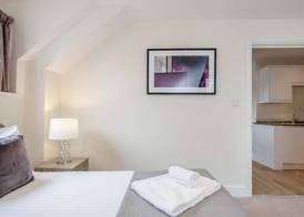 Luxury 1 Bedroom Apartment with Parking 3