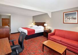 Ramada by Wyndham Bowling Green 5