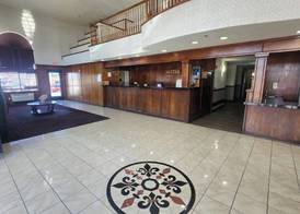 Quality Suites Albuquerque Airport 4