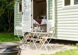 Great Ashley Farm Holiday Cottage & Shepherds Huts 2