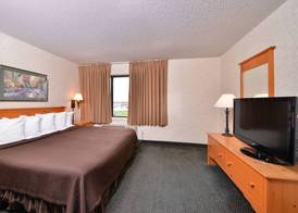 Kelly Inn and Suites Mitchell 4