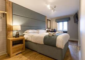 The Tan Hill Inn 5