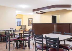 Days Inn by Wyndham Faribault 2