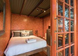Knysna Lodge - Self Catering Accommodation with Woodfired Hot Tub 5