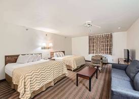 Travelodge by Wyndham Longmont 4