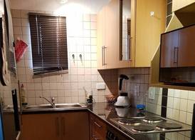 Six Valk Avenue Guest House 3