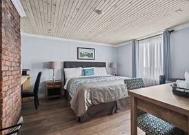 Edge of the Avalon Inn 5