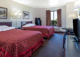 Days Inn by Wyndham Pontoon Beach 4