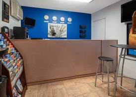 Travelodge by Wyndham Burbank-Glendale 2
