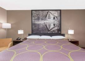 Super 8 by Wyndham Columbus Airport 5