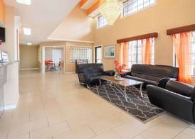 Super 8 by Wyndham Grand Prairie Southwest 4