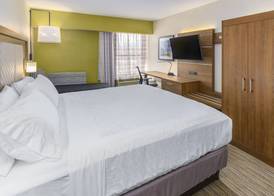 Holiday Inn Express SOUTHINGTON by IHG 4