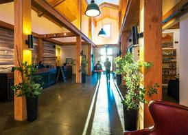 Rush Creek Lodge at Yosemite 4