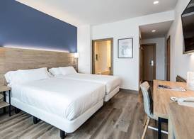 Hotel Puerta de Bilbao 4