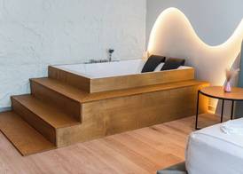 Marina Luxury Jacuzzi Suites by PS 4