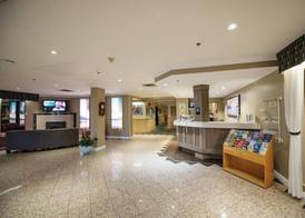 Harrison Lake Hotel 4