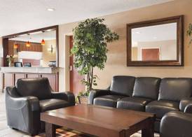 Days Inn & Suites by Wyndham Cochrane 2