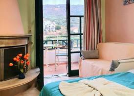 Dioskouroi Apts 3
